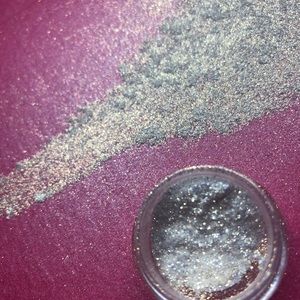 Magic Dust - Chunky Pigment Highlighter Eyeshadow